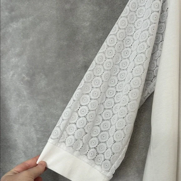 Elegant White V-Neck Women's Top -Size XXL - Picture 2 of 7